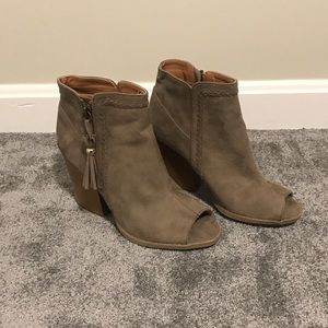 NWOT Charlotte Russe Taupe Open Toe Booties